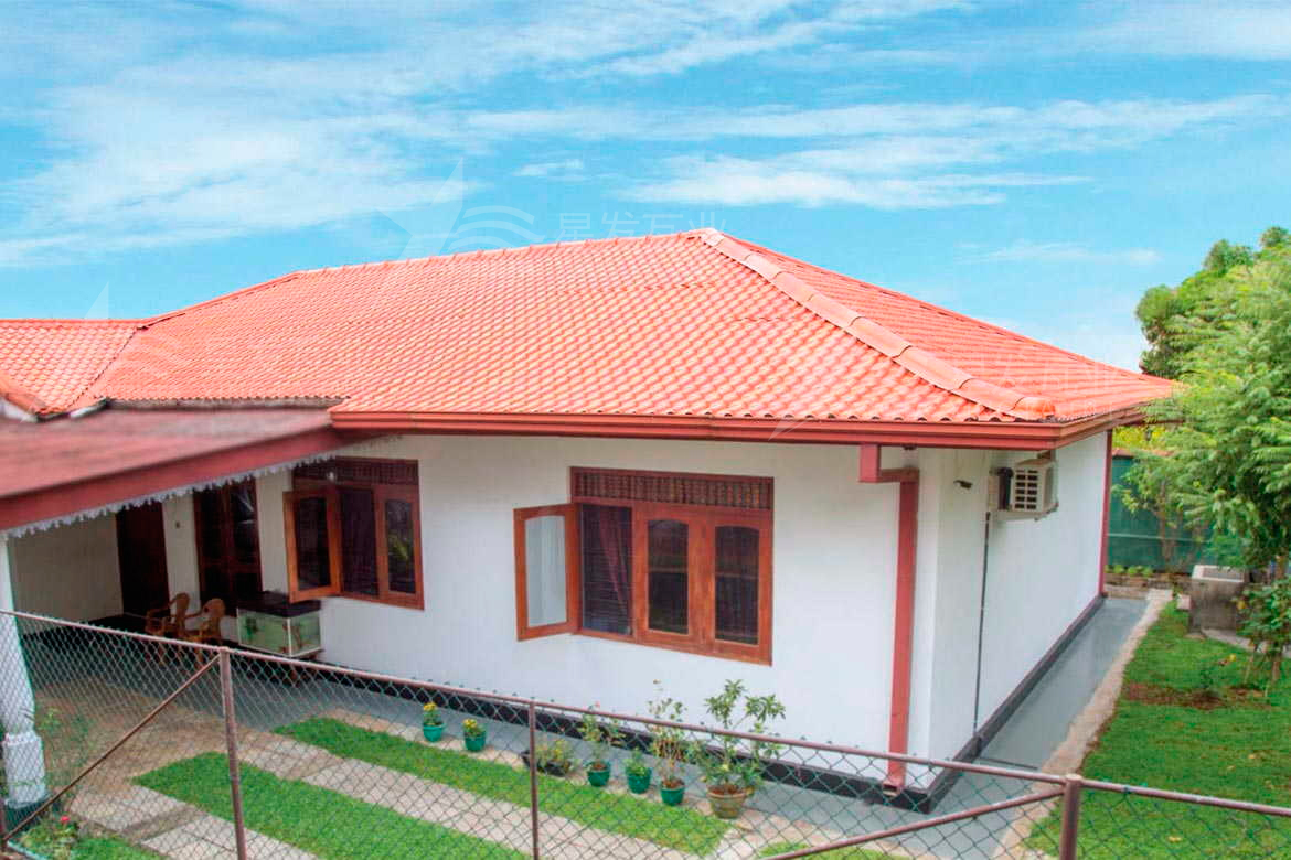 合成樹脂瓦和彩鋼瓦價(jià)格哪個(gè)更便宜，性價(jià)比誰(shuí)更高一些？