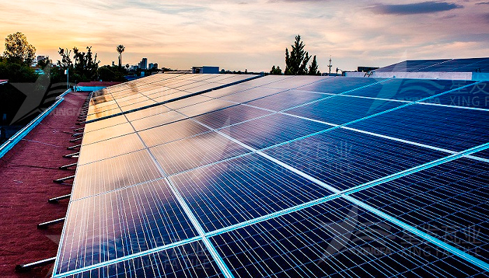 光伏屋面瓦自清潔性能強，防水功能優(yōu)異，簡直是一舉多得！