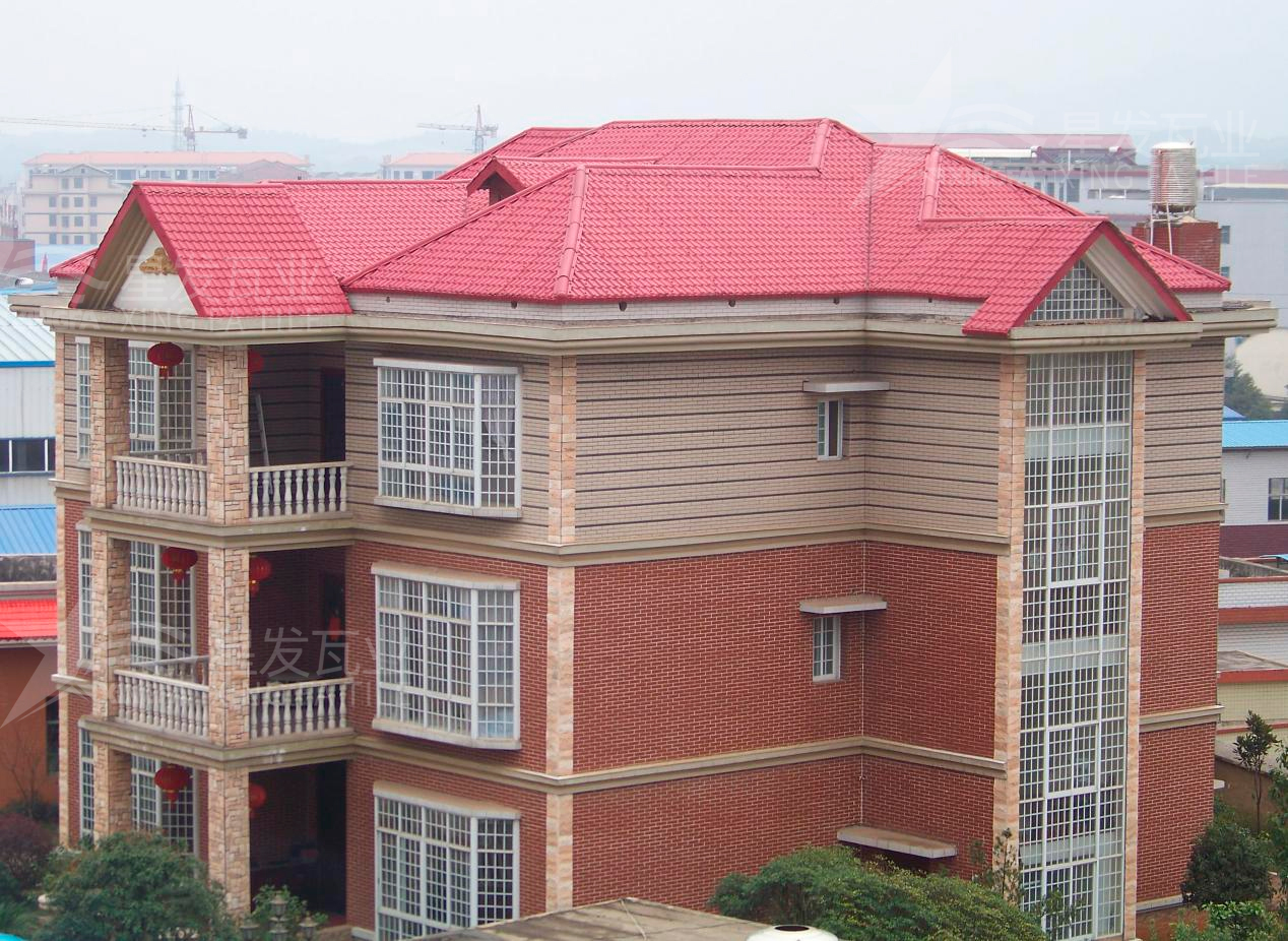 合成樹脂瓦綠色環(huán)保、節(jié)能減排，不會揮發(fā)出有毒的氣味！