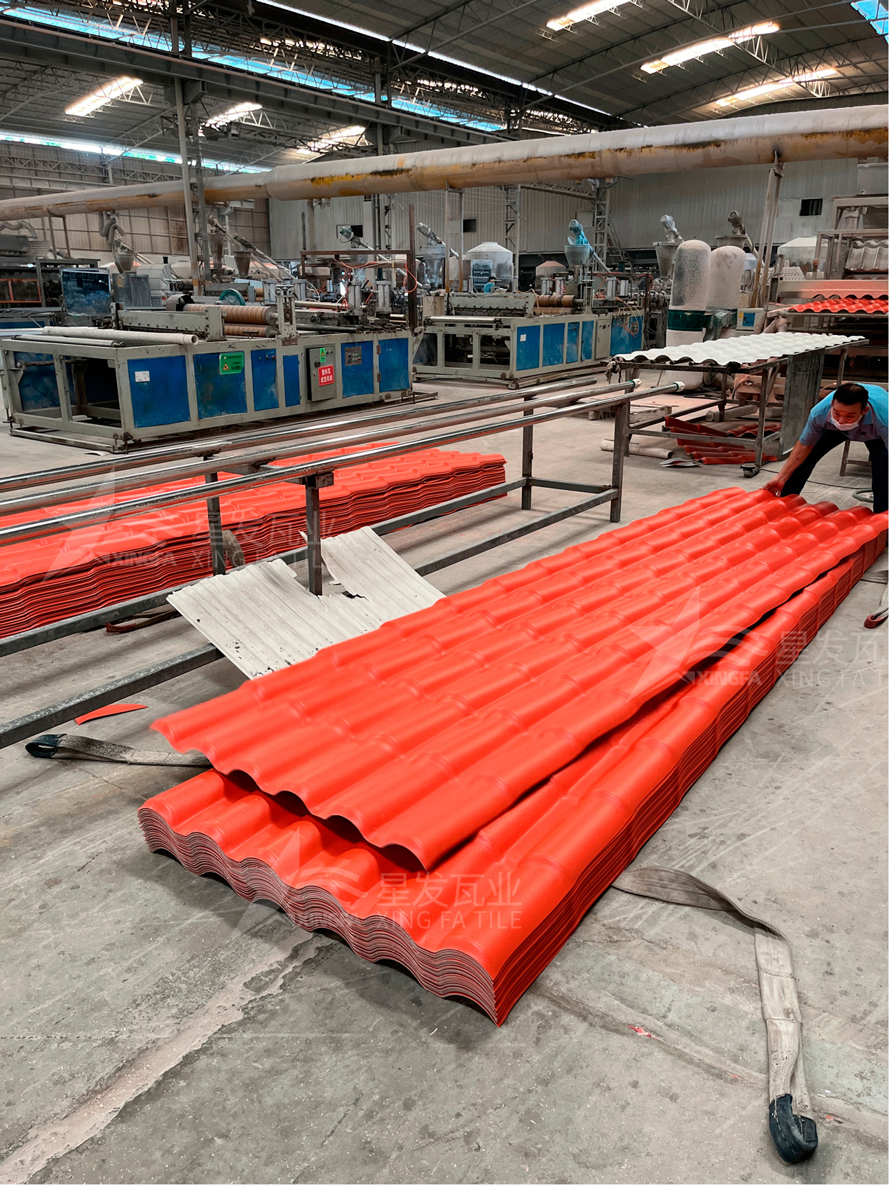 在選擇樹脂瓦廠家，一定要考察的3個因素？輕松買到優(yōu)質(zhì)的樹脂瓦！