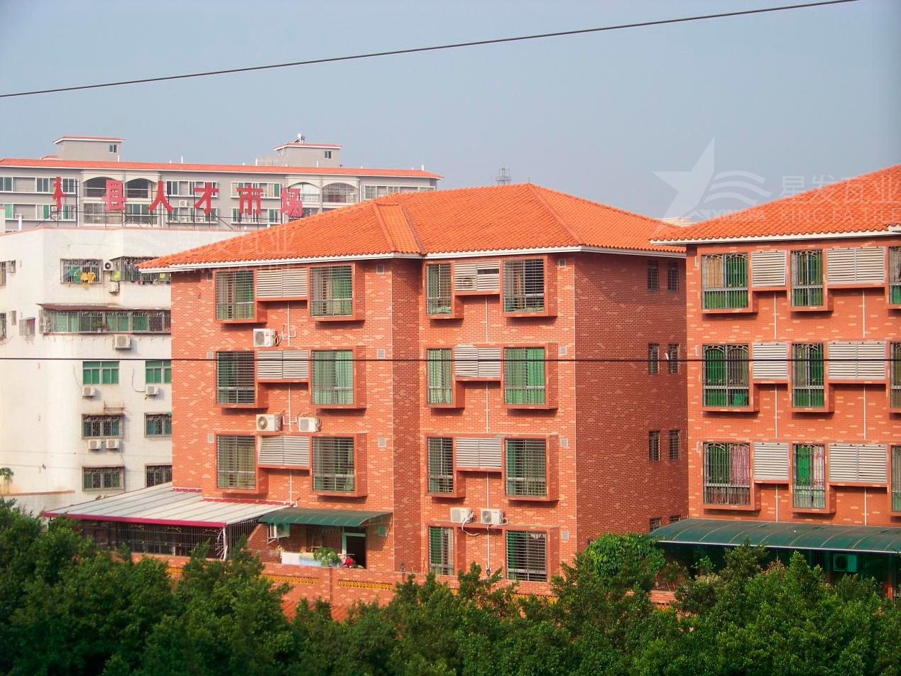 合成樹(shù)脂瓦要定期翻新維護(hù)嗎？逐漸取代彩鋼瓦，應(yīng)用越來(lái)越廣泛！