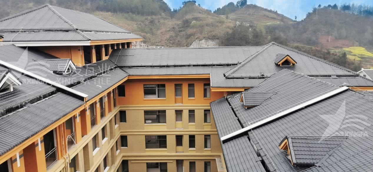 揭秘！包工包料安裝合成樹(shù)脂瓦每平方需要多少錢(qián)？